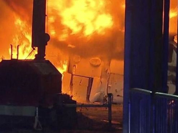 Trực thăng của ông chủ Leicester rơi và nổ bên ngoài SVĐ