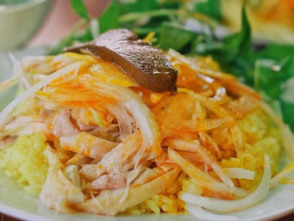 Trưa nay "măm" gì: Dạo quanh một vòng quán ăn của các "bà" nổi tiếng tại Hà Nội