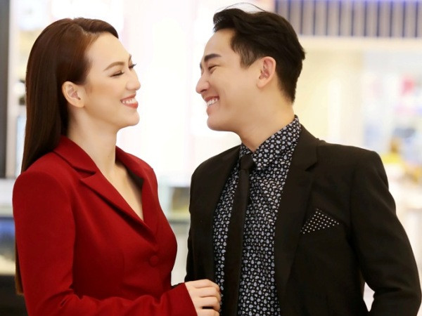 Phương Anh Đào diện menswear vẫn đầy nữ tính bên cạnh Hứa Vĩ Văn