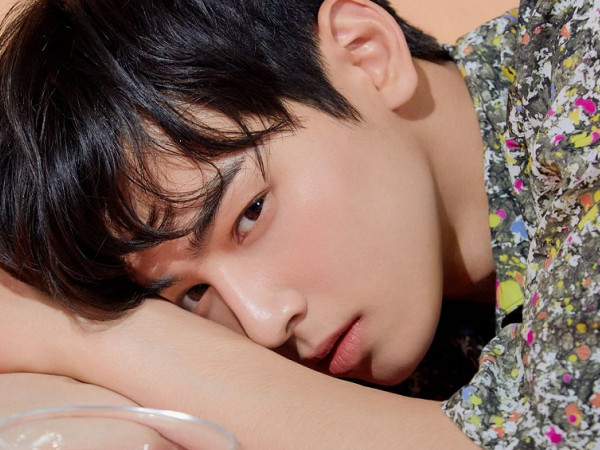 Mặt mộc hoàn toàn mà vẫn đẹp trai như nam thần, chỉ có thể là Cha Eun Woo