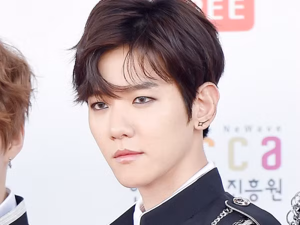 Baekhyun (EXO) quyết định công khai số điện thoại của fan cuồng và kết quả chẳng ai ngờ đến