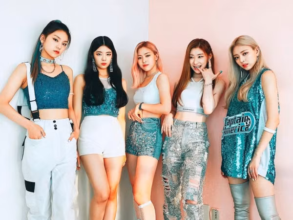 Nhìn tủ trang phục của ITZY, ai cũng thương cảm vì quần áo idol sao mà quá ít