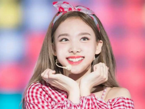 Nếu bạn vẫn chưa hài lòng với những gì mình có, hãy nghe Nayeon (TWICE) bộc bạch
