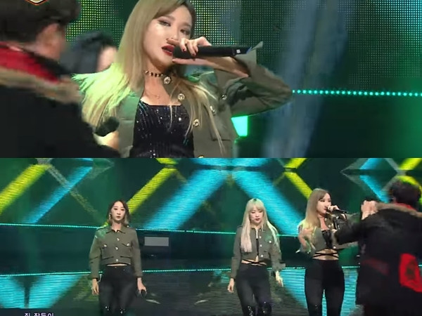 Inkigayo: Mic của LE (EXID) bị hỏng, nhân viên hậu đài lao lên đưa mic ngay trước máy quay