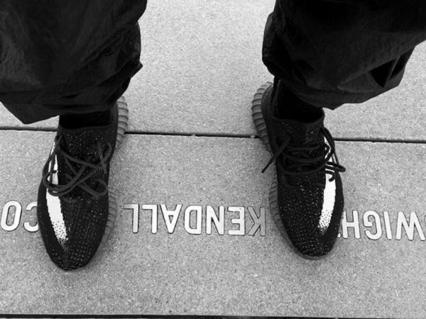 Chán hát rap, Kanye West dành hết thời gian cho thiết kế thời trang?