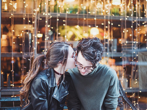 Biểu hiện của 12 chòm sao nữ khi đem lòng yêu ai đó