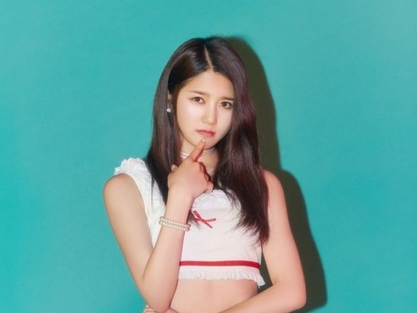 Lỡ xì hơi ngay giữa lúc livestream, không phải nói cũng biết nữ idol này ngượng thế nào