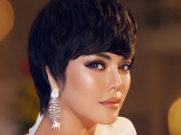 Lý Nhã Kỳ xuất hiện ấn tượng với tóc tém thập niên 40 tại show diễn thời trang