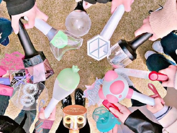 Cùng trang trí lightstick, nhóm khác được khen hết lời mà đến BTS thì cạn lời