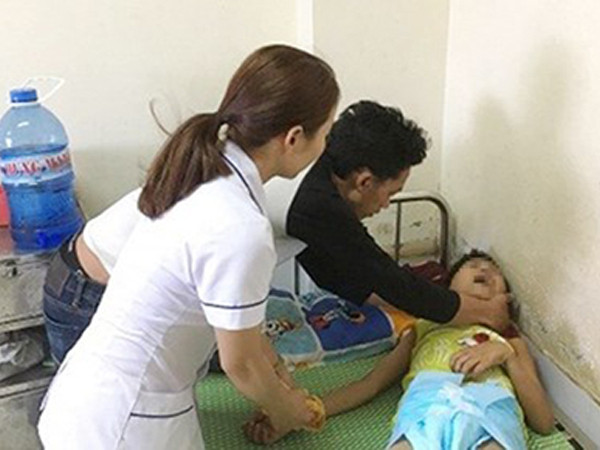 Uống hơn 1 lít rượu thách đố, sức khỏe bệnh nhi 11 tuổi giờ ra sao?