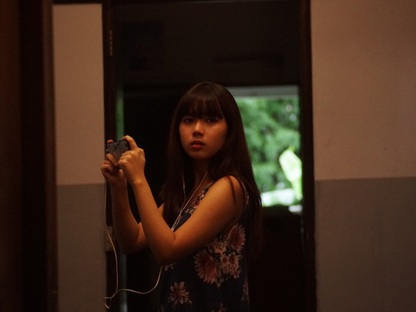 Xem xong những phim này, bạn sẽ muốn từ bỏ ngay thói quen selfie nơi công cộng