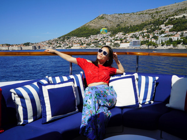 Chỉ muốn xách vali và đi biển ngay và luôn khi xem MV mới của ca sĩ Thu Minh