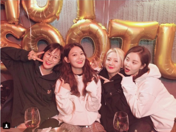 Sooyoung đón sinh nhật siêu hạnh phúc: Vừa có cả SNSD lại thêm bạn trai Jung Kyung Ho bên cạnh