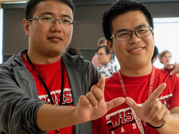 Trường đại học gây tranh cãi vì quy định cấm sinh viên uống rượu