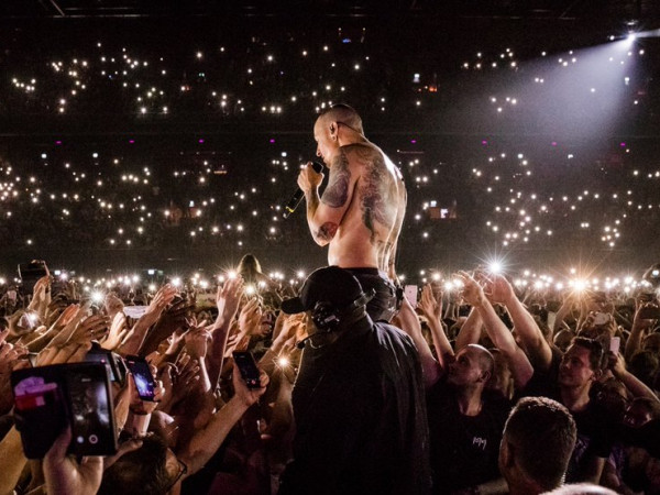 Chester Bennington - tiếng đánh thức dành cho tuổi trẻ... đã không còn 