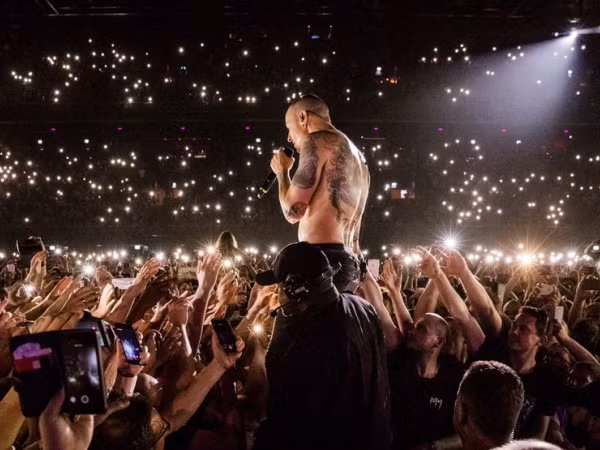 Chester Bennington - tiếng đánh thức dành cho tuổi trẻ... đã không còn 