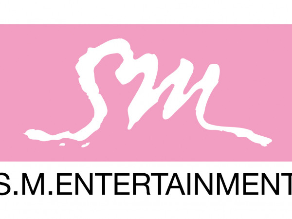 SM “biến hóa” xe hơi chuyên dụng của nghệ sĩ thành những studio di động