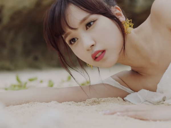 "Số nhọ" như TWICE: Hết bất tỉnh trong rừng, lại bị "lạc trôi" tận ngoài biển