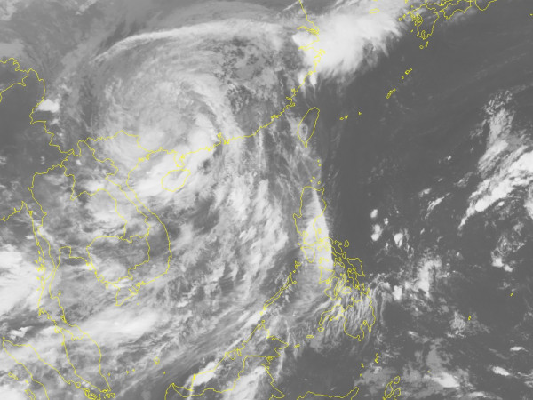 Cộng đồng mạng thở phào vì bão "Măng Cụt" suy yếu, ngày đầu tuần vô cùng yên ả