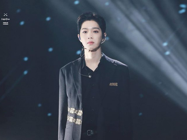 Đến vệ sĩ cũng không thể ngồi yên khi xem Lai Guan Lin (Wanna One) biểu diễn