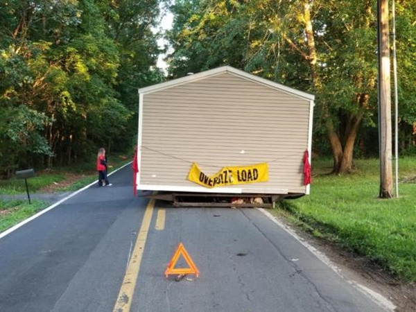 Tin được không: Có người “đánh rơi”... cả một ngôi nhà giữa phố!