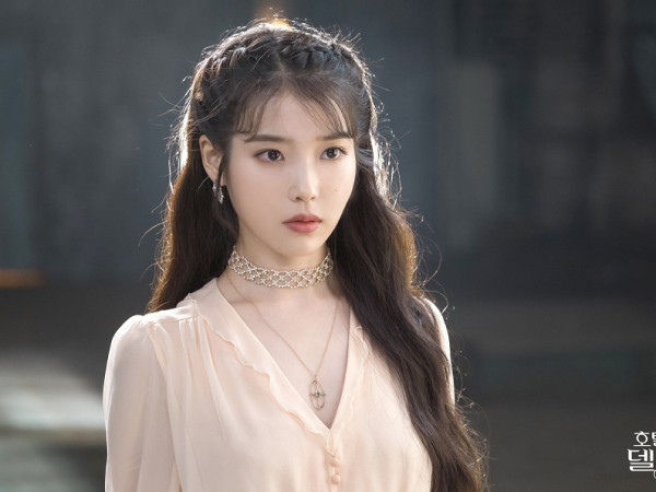 Trung Thu này, đôi khuyên tai trăng khuyết của “Hotel Del Luna” được các cô gái săn lùng