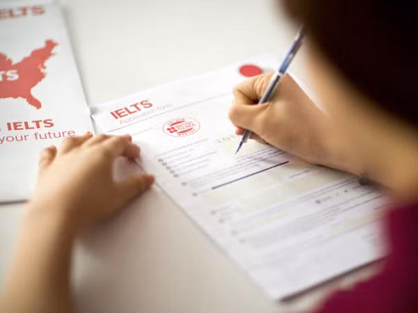 Chơi gì cuối tuần?: Teen Hà Nội "tám" chuyện thế giới, teen Huế chinh phục IELTS 6.5+