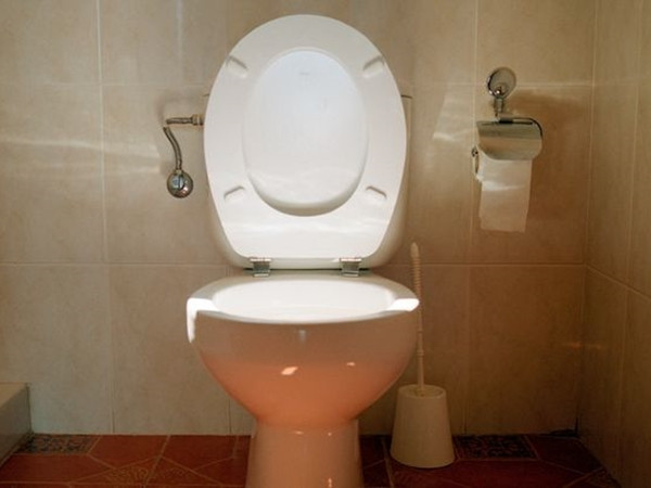 Lý do quan trọng mà bạn nên luôn đóng nắp toilet trước khi giật nước