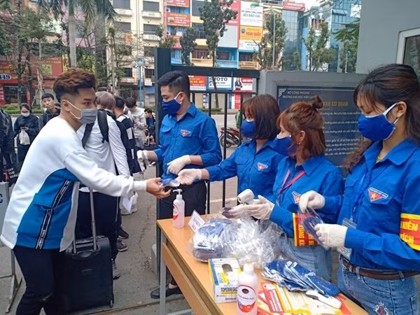 Áo xanh đồng hành cùng các sinh viên Thủ đô trở lại giảng đường