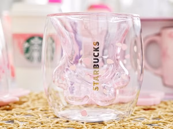 Yêu chưa này, cốc vuốt mèo của Starbucks đang "đốn tim" các fan thú cưng!