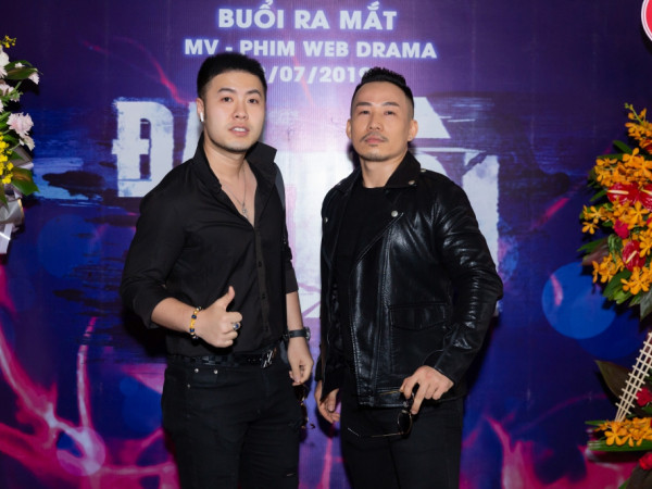 Akira Phan lộ diện sau phẩu thuật thẩm mỹ, đến chúc mừng bạn cũ ra mắt phim mới