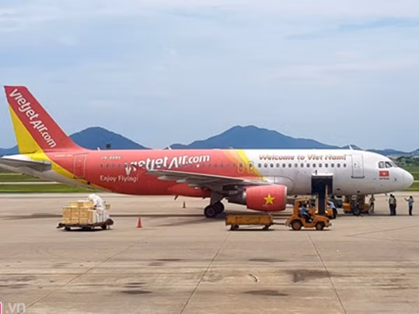 Khách bay tố Vietjet Air hủy chuyến, buộc khách mua vé đắt gấp 3