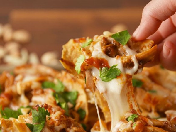 Tụ tập xem bóng đá mà có một khay Nachos để nhâm nhi thì còn gì bằng