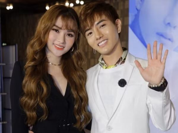 Thu Thủy lộ diện sau ồn ào, đến chúc mừng "bản sao Đức Phúc" ra mắt MV đầu tay