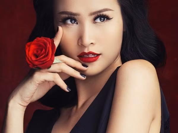 Đông Nhi xứng danh "Nữ hoàng MV kinh dị" với sản phẩm mới nhất