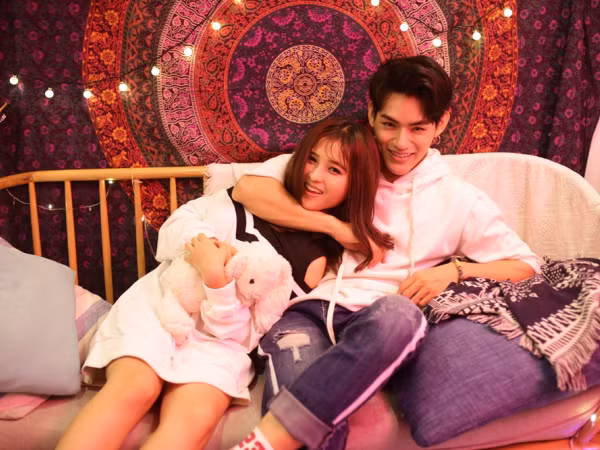 Tino tung MV "Falling You" kể câu chuyện tình yêu "gà bông" nhân dịp Noel về