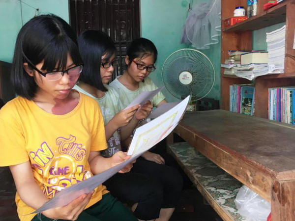 Thanh Hóa: Chị em gái sinh 3 cùng thi đạt điểm cao