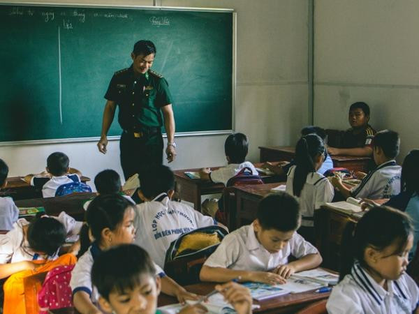 Hoa hậu Đặng Thu Thảo vận động xây sân chơi cho trẻ em nghèo 