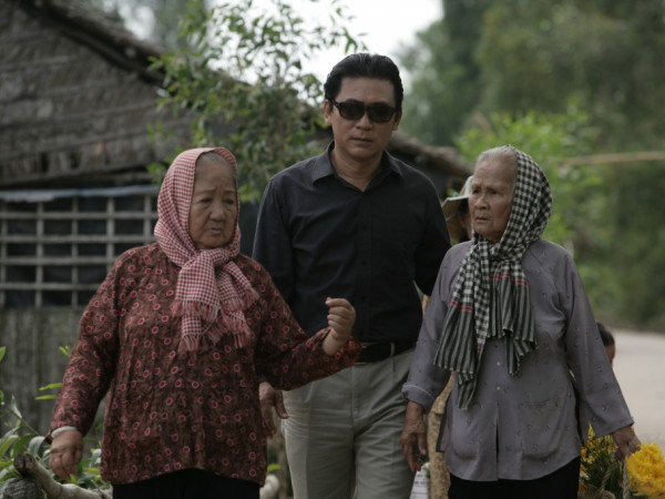 Dàn diễn viên thực lực trong phim "Bên kia sông" nói gì về vai diễn của mình?