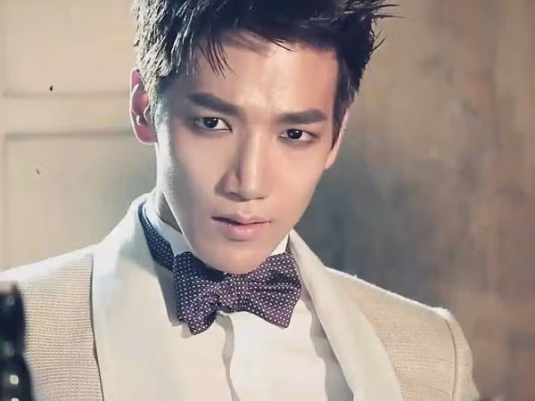 Junho bật khóc khi Jun.K (2PM) gặp nguy hiểm vì ngã từ độ cao 3m
