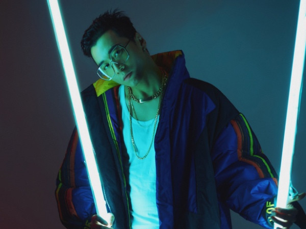 Rapper Karik hóa “gã điên si tình" trong MV mới kết hợp cùng Emma (LIME)