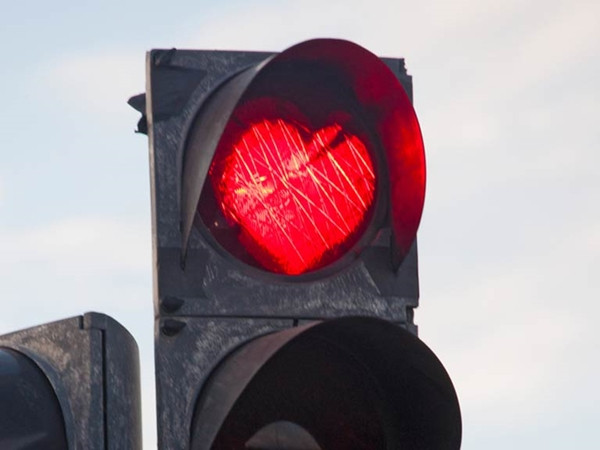 5 điều tưởng lãng mạn, nhưng thực ra là “tín hiệu đỏ” khi bạn bắt đầu yêu