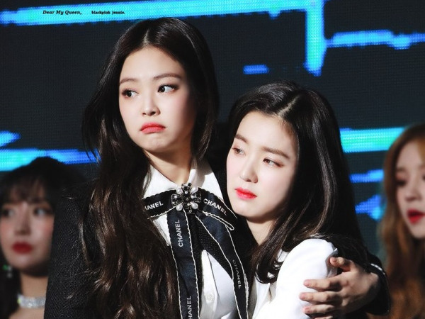 Trời ơi tin được không, Jennie, Lisa và Irene đang đi chơi với nhau ở Mỹ