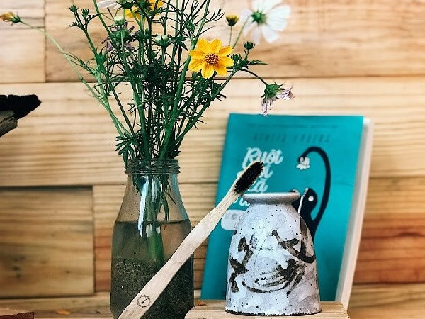 "Sống xanh" (Zero Waste): Đã có ống hút tre, bây giờ còn có ly sợi rơm và bàn chải tre