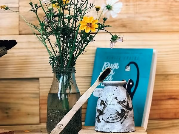 "Sống xanh" (Zero Waste): Đã có ống hút tre, bây giờ còn có ly sợi rơm và bàn chải tre