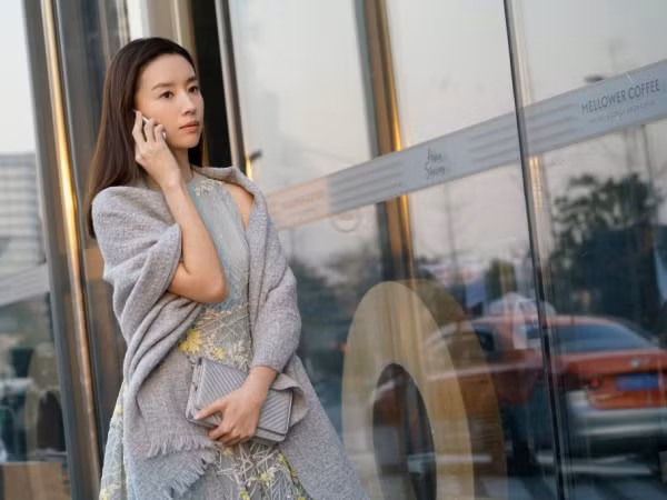 Sau "Như Ý truyện", Đổng Khiết tái ngộ khán giả với vai diễn nữ thư ký trẻ trung