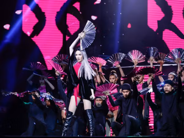 Bảo Thy khiến khán giả phấn khích khi mang hit "khủng" một thời lên sân khấu The Remix 