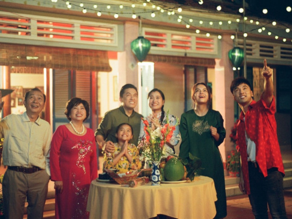 "Gia đình" Lam Trường, Ưng Hoàng Phúc, Phạm Quỳnh Anh sum vầy đón Tết trong phim ngắn