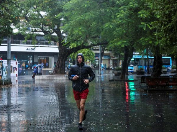 Tích dần áo rét đi các teen miền Bắc, từ nay đến hết tháng còn 2 đợt mưa lạnh nữa cơ!