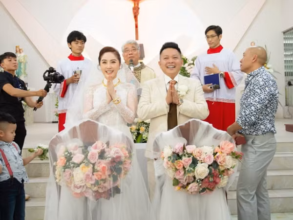 Xuất hiện như nàng công chúa, Bảo Thy rạng ngời hạnh phúc trong hôn lễ tại nhà thờ